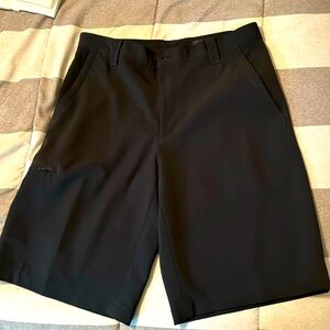 Black men’s golf shorts